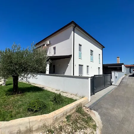 Apartment Maslina *
